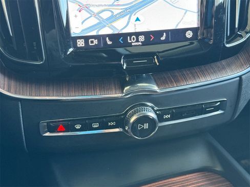 Certified 2023 Volvo XC60 B5 Plus image 20