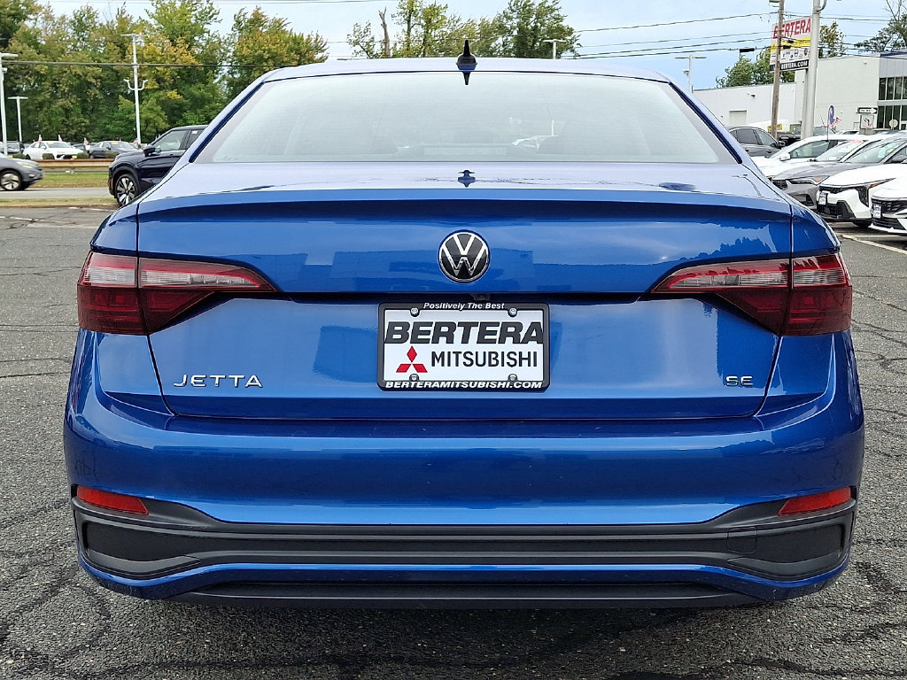 Used 2024 Volkswagen Jetta SE FWD image 5
