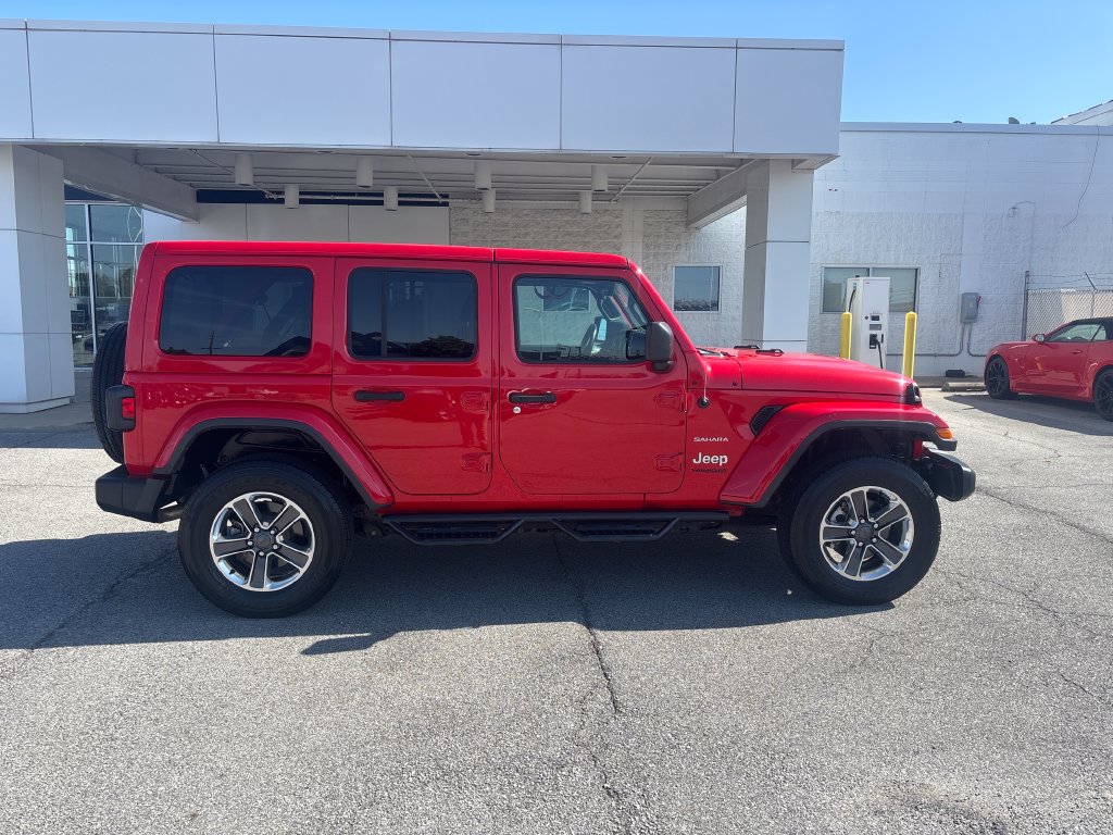 Used 2018 Jeep Wrangler Unlimited Sahara AWD/4WD image 9