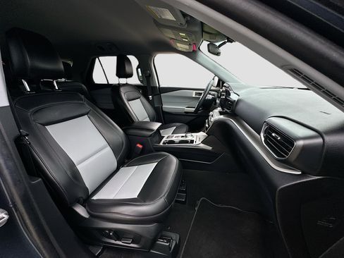 Used 2023 Ford Explorer XLT w/ Equipment Group 202A image 27