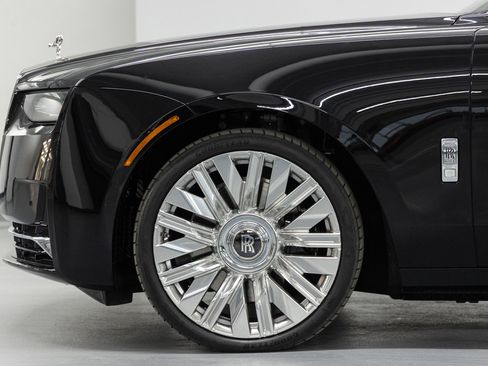 Used 2025 Rolls-Royce Ghost image 27