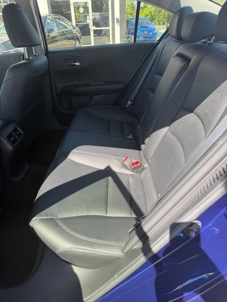 Used 2017 Honda Accord Touring image 21