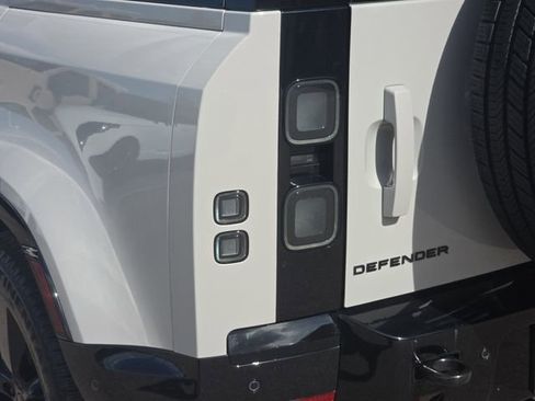 New 2026 Land Rover Defender 110 X-Dynamic SE AWD/4WD image 23