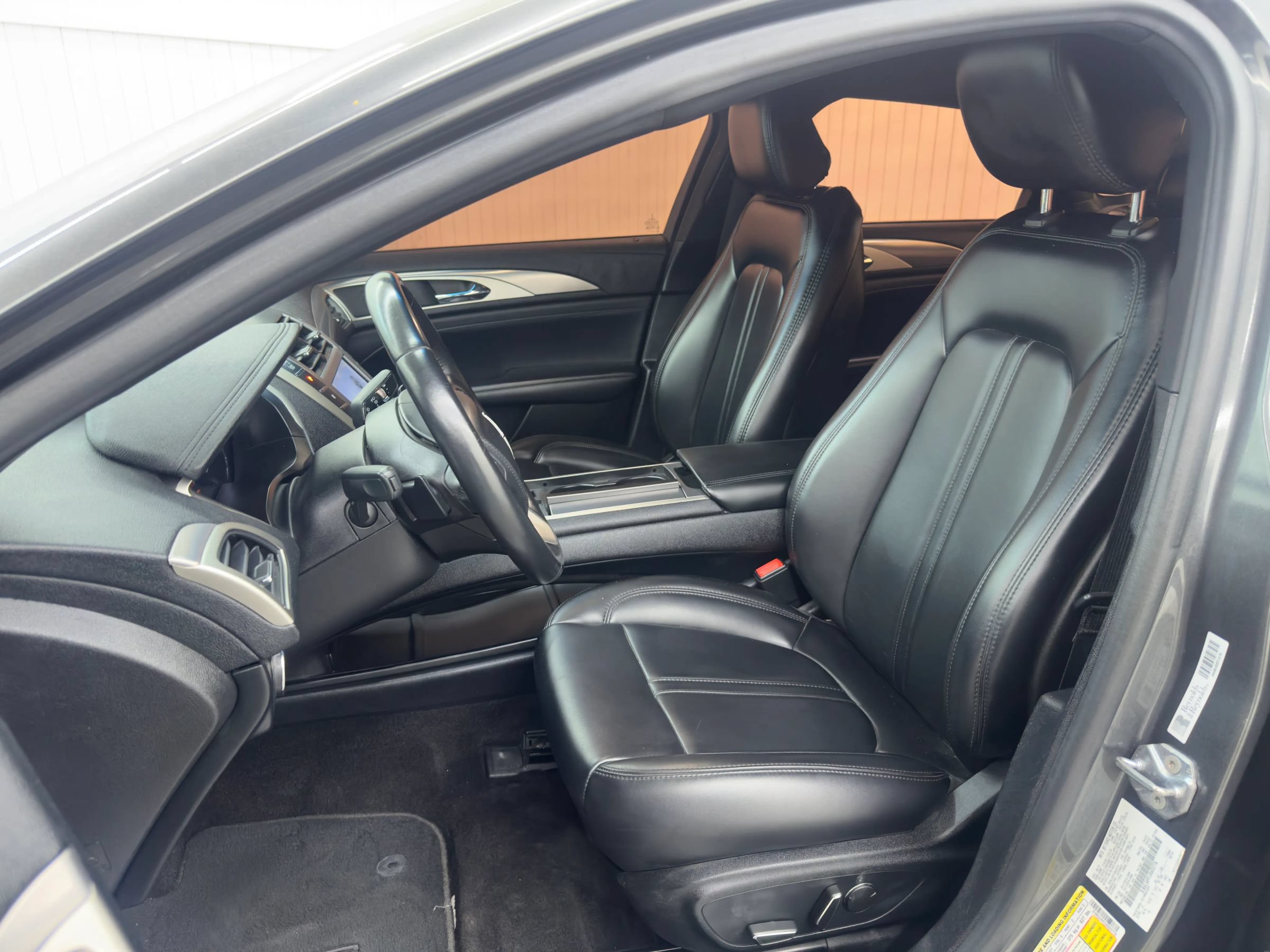 Used 2020 Lincoln MKZ FWD image 9