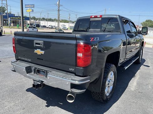 Used 2019 Chevrolet Silverado 2500 LTZ w/ Duramax Plus Package AWD/4WD image 7