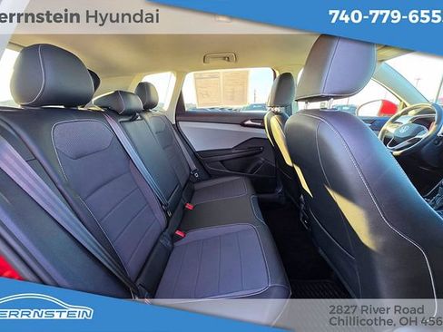 Used 2022 Volkswagen Taos SE image 32