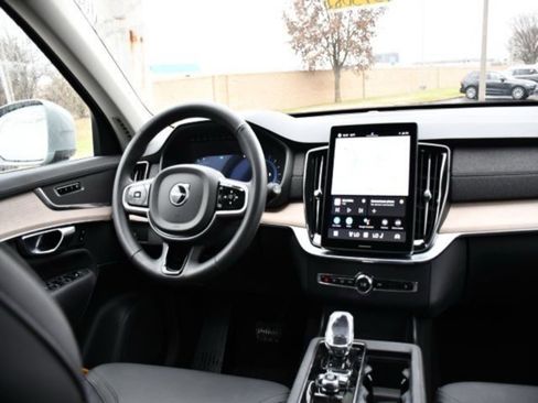 Certified 2025 Volvo XC90 B6 Plus image 15