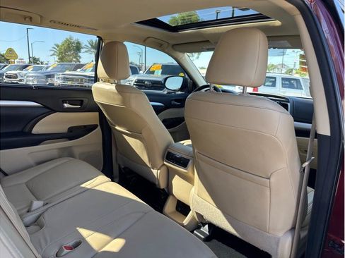 Used 2015 Toyota Highlander XLE AWD/4WD image 21