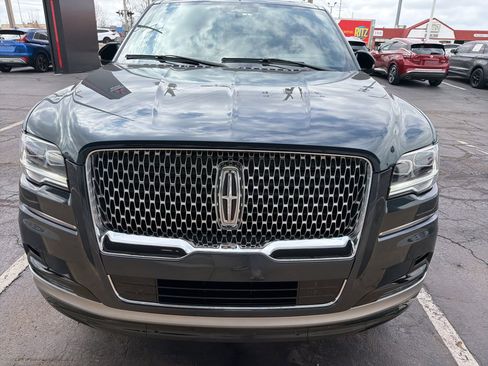 Used 2024 Lincoln Navigator Reserve image 2