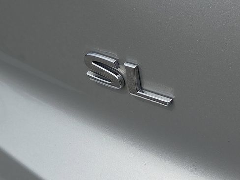 Used 2025 Nissan Pathfinder SL FWD image 8