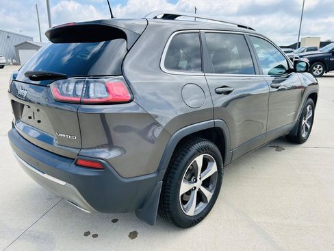 Used 2019 Jeep Cherokee Limited AWD/4WD image 36