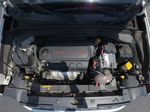 Used 2016 Jeep Renegade Latitude FWD image 24