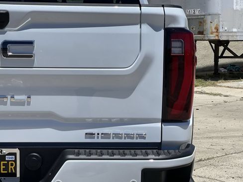 New 2026 GMC Sierra 2500 Denali Ultimate AWD/4WD image 32