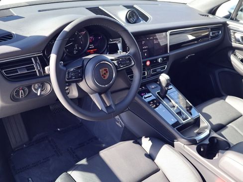 New 2026 Porsche Macan image 4