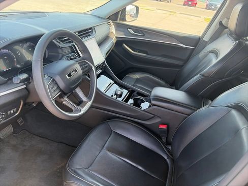 Used 2023 Jeep Grand Cherokee L Limited w/ Black Appearance Package AWD/4WD image 16