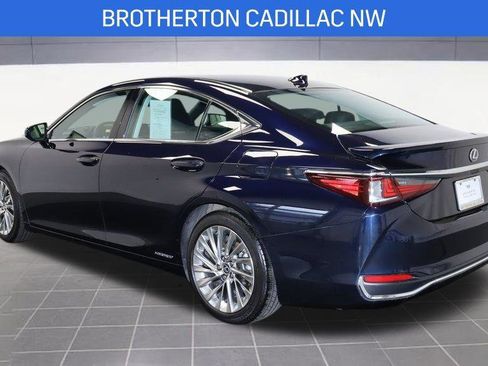 Used 2020 Lexus ES 300h w/ Accessory Package image 3