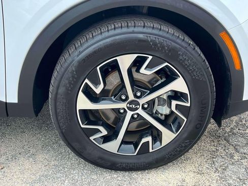 Used 2025 Kia Sportage EX w/ Premium Package image 7