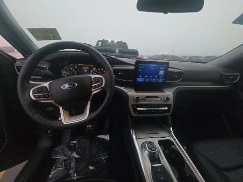 Used 2023 Ford Explorer XLT w/ Equipment Group 202A image 5