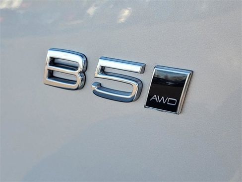 Used 2025 Volvo XC90 B5 Plus image 8