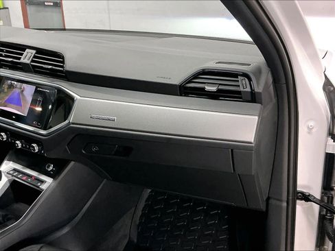 Certified 2025 Audi Q3 2.0T Premium image 18