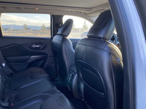 Certified 2022 Jeep Cherokee Limited w/ Elite Package image 32