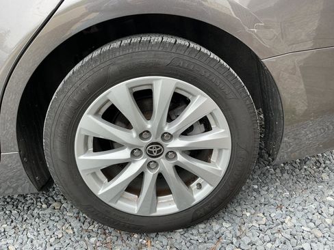 Used 2020 Toyota Camry LE image 23