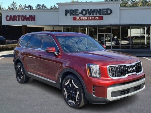 Used 2023 Kia Telluride EX w/ EX Captain's Chair Package image 1