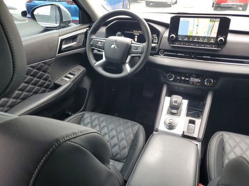 Used 2023 Mitsubishi Outlander SEL image 16