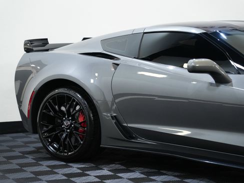 Used 2015 Chevrolet Corvette Z06 w/ 3LZ Preferred Equipment Group image 14