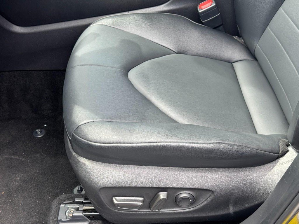 Used 2025 Toyota Highlander XLE AWD/4WD image 25