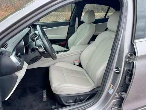 Used 2023 Genesis G70 2.0T image 15