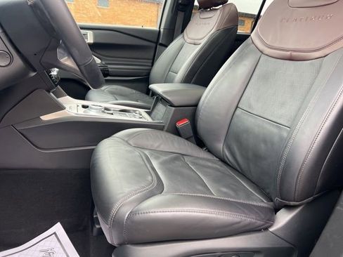 Certified 2023 Ford Explorer Platinum w/ Technology Package AWD/4WD image 22