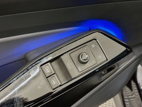 Used 2023 Volkswagen ID.4 Pro S Plus image 15