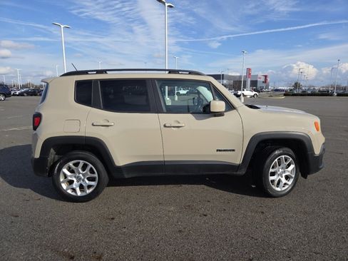 Used 2016 Jeep Renegade Latitude image 20