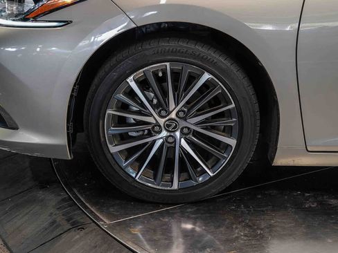 Used 2024 Lexus ES 350 w/ Premium Package FWD image 9