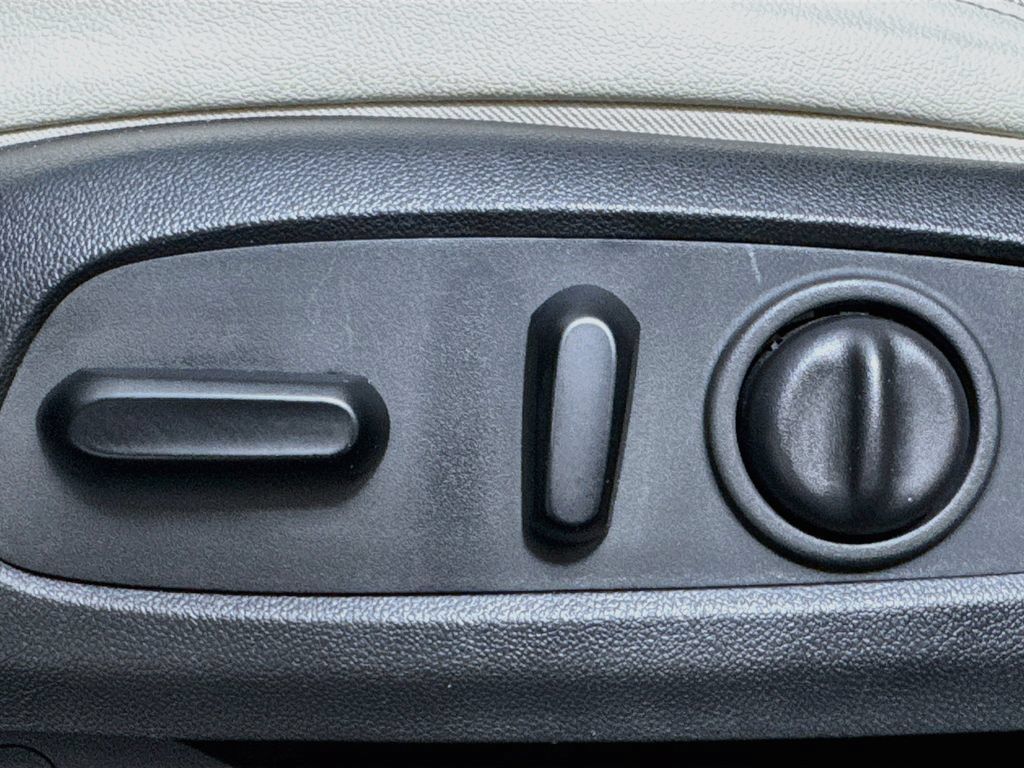 Used 2021 Buick Encore GX Select AWD/4WD image 17