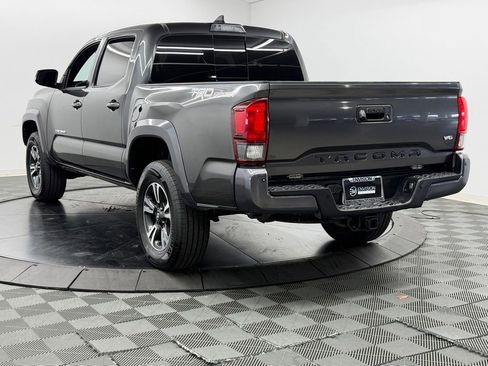 Used 2018 Toyota Tacoma TRD Sport w/ Technology Package RWD image 12