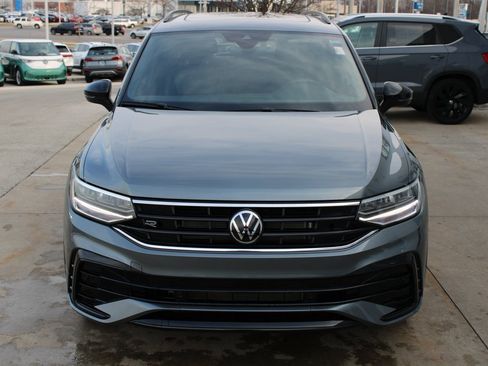 Certified 2024 Volkswagen Tiguan SE R-Line image 2