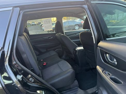 Used 2020 Nissan Rogue SV FWD image 28