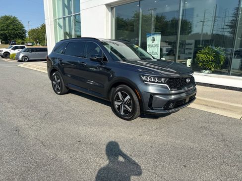 Used 2021 Kia Sorento EX FWD image 2