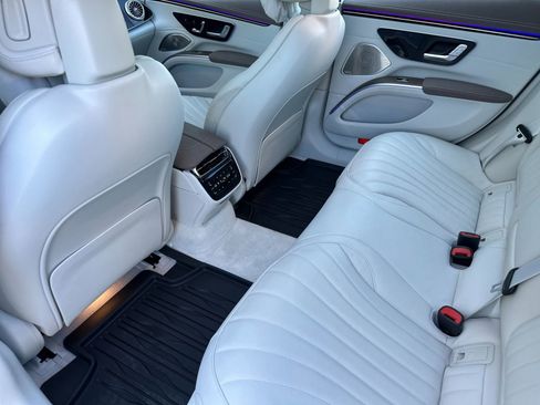 Certified 2022 Mercedes-Benz EQS 580 4MATIC Sedan w/ Exclusive Trim Package image 13