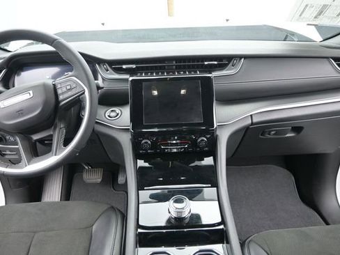 Used 2023 Jeep Grand Cherokee Altitude AWD/4WD image 23
