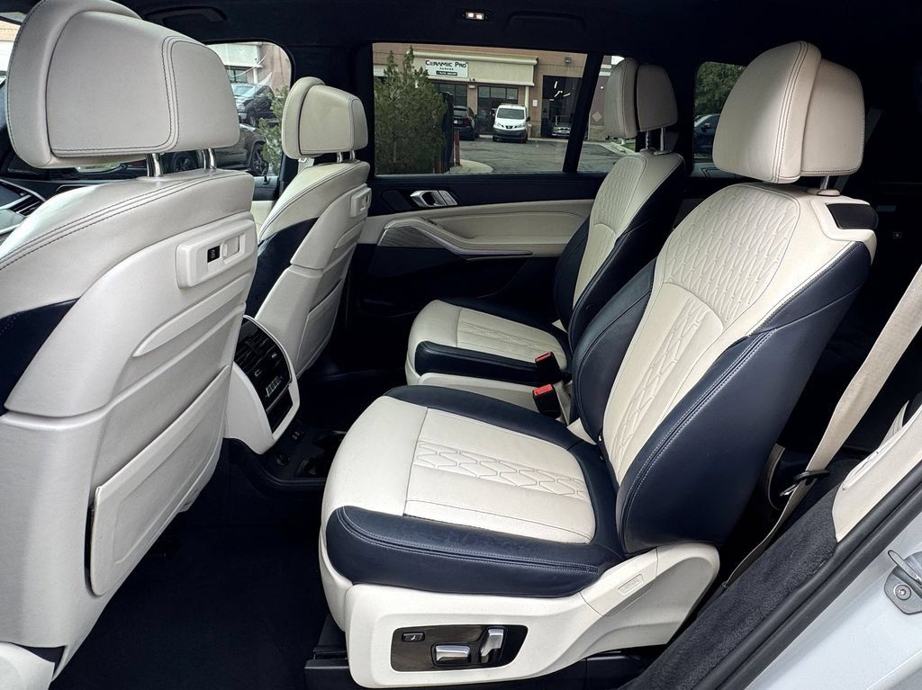 Used 2019 BMW X7 xDrive40i w/ Premium Package AWD/4WD image 38
