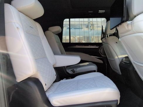 Certified 2026 Cadillac Escalade ESV Platinum Sport AWD/4WD image 13
