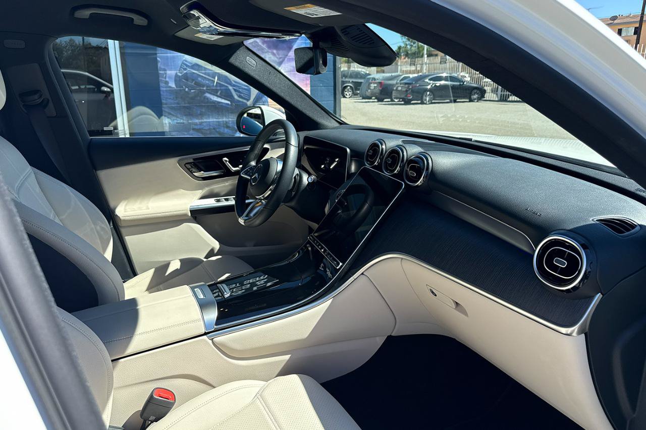 Used 2025 Mercedes-Benz GLC 350e 4MATIC image 19