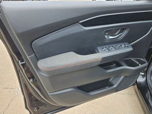 Used 2025 Honda Pilot Sport image 13