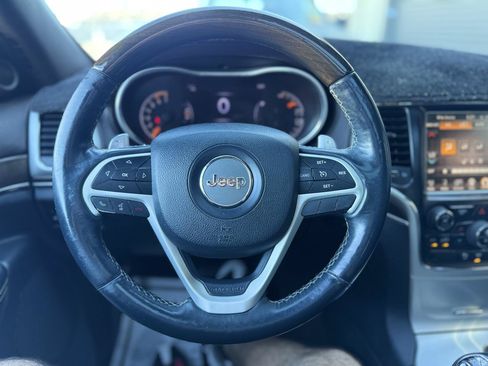 Used 2014 Jeep Grand Cherokee Overland AWD/4WD image 22