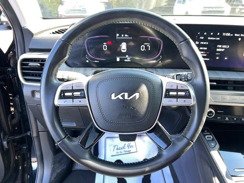 Used 2023 Kia Telluride EX w/ EX Captain's Chair Package image 15