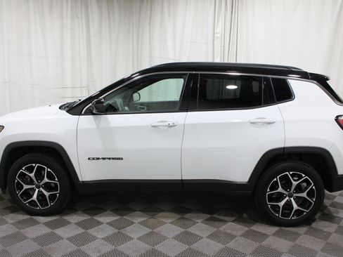 Used 2025 Jeep Compass Limited AWD/4WD image 32