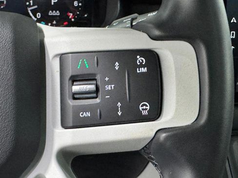 Used 2025 Land Rover Defender 110 S image 21